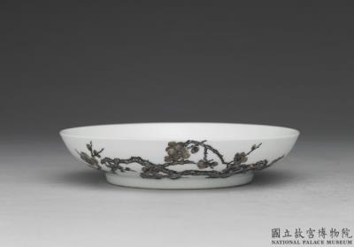 图片[2]-Dish with ink plum blossom in falangcai painted enamels, Qing dynasty, Yongzheng reign 1723-1735-China Archive